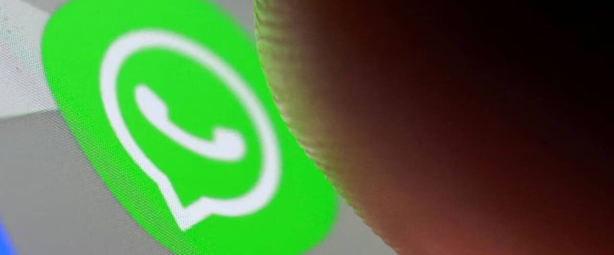 Descubre cómo WhatsApp está mejorando su seguridad para usuarios de clientes web no oficiales y evita el espionaje.