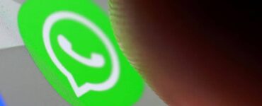 Descubre cómo WhatsApp está mejorando su seguridad para usuarios de clientes web no oficiales y evita el espionaje.