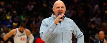 El propietario de los Clippers, Steve Ballmer, paga una multa de USD 30 millones y busca reconciliación con fanáticos.