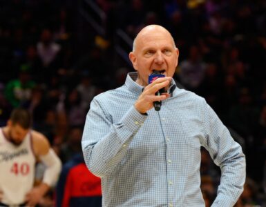 El propietario de los Clippers, Steve Ballmer, paga una multa de USD 30 millones y busca reconciliación con fanáticos.