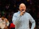 El propietario de los Clippers, Steve Ballmer, paga una multa de USD 30 millones y busca reconciliación con fanáticos.
