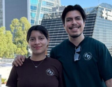 Descubre cómo Mario Peralta está revolucionando el vino salvadoreño con sabores tropicales únicos inspirados en su herencia.