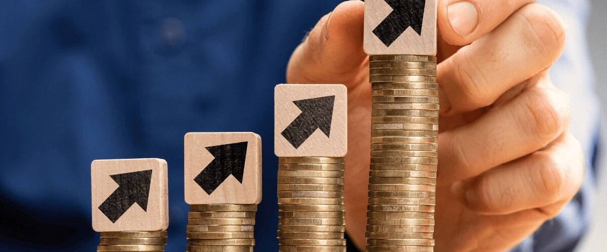 Descubre cómo las empresas en Nuevo León planean ajustar salarios con incrementos que superan la inflación en 2027.