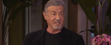 Sylvester Stallone bromea sobre los costos de la boda de su hija y el permiso solicitado por su futuro yerno.