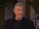 Sylvester Stallone bromea sobre los costos de la boda de su hija y el permiso solicitado por su futuro yerno.