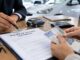 Los seguros de autos experimentan un aumento superior al 20% debido a cambios fiscales y costos de reparación.