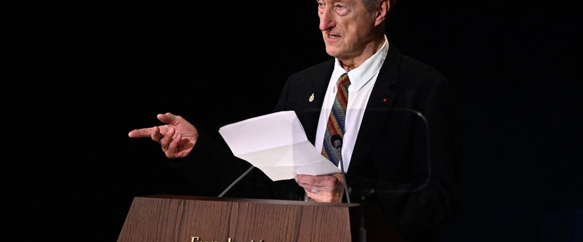 Julian Barnes, autor galardonado, desafía la noción de progreso en el arte durante los Premios Princesa de Asturias.