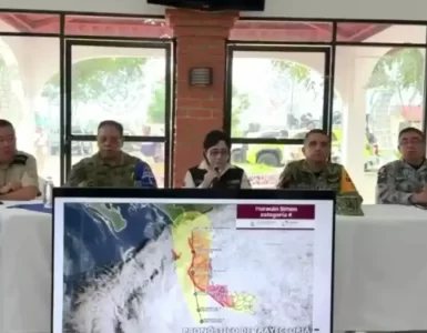 La llegada del huracán Simón con categoría 4 provoca la suspensión de actividades en Jalisco, Colima, Nayarit y Michoacán.